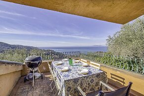 Bright Home With Wonderful Sea View