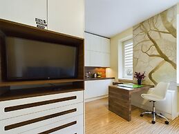 Bright Studio on Wilcza by Renters