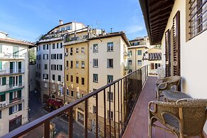 Ponte Vecchio 3 bedrooms by Mmega