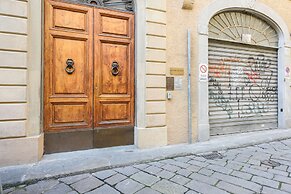 Ponte Vecchio 3 bedrooms by Mmega