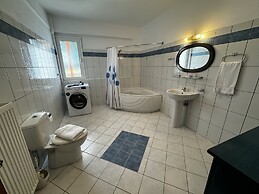 Skiathos Modern Garden Escape Apt