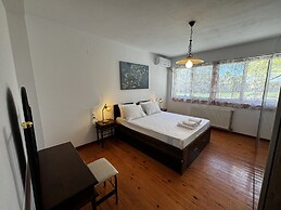 Skiathos Modern Garden Escape Apt