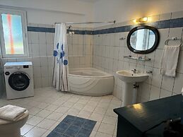 Skiathos Modern Garden Escape Apt