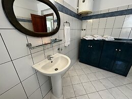 Skiathos Modern Garden Escape Apt