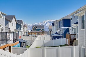 Lovely Walk-out Apt w/ Movie Screen: 20 Mi to Slc!