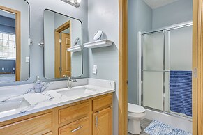 Updated Omaha Condo - 15 Miles to Downtown!
