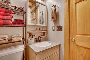 Merrillan Cabin w/ Fire Pit < 1 Mi to Lake Arbutus