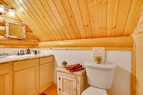 Merrillan Cabin w/ Fire Pit < 1 Mi to Lake Arbutus