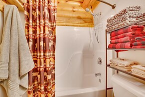 Merrillan Cabin w/ Fire Pit < 1 Mi to Lake Arbutus