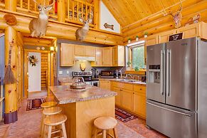 Merrillan Cabin w/ Fire Pit < 1 Mi to Lake Arbutus
