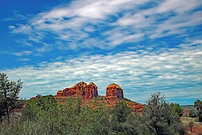 Deck & Golf Course Views: Munds Park Condo!