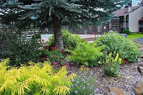 Deck & Golf Course Views: Munds Park Condo!