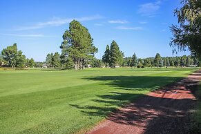 Deck & Golf Course Views: Munds Park Condo!