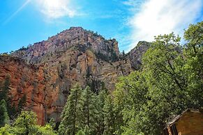 Deck & Golf Course Views: Munds Park Condo!