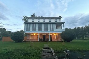 14 Mi to Skiing: Dutch Country 'river Haven' Home