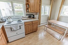 Parkstrip Place, Pet Friendly Downtown Home by RedAwning