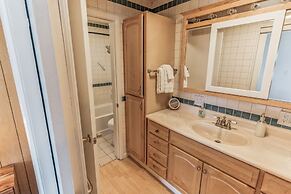 Parkstrip Place, Pet Friendly Downtown Home by RedAwning