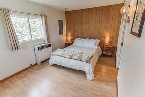 Parkstrip Place, Pet Friendly Downtown Home by RedAwning