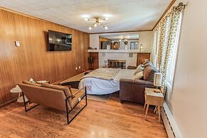 Parkstrip Place, Pet Friendly Downtown Home by RedAwning