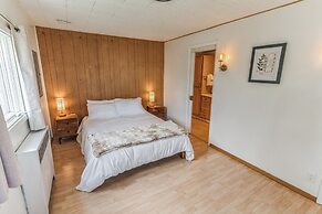 Parkstrip Place, Pet Friendly Downtown Home by RedAwning