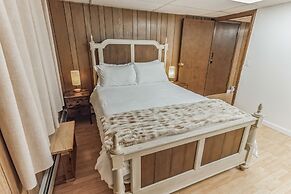 Parkstrip Place, Pet Friendly Downtown Home by RedAwning