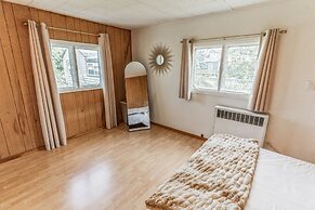 Parkstrip Place, Pet Friendly Downtown Home by RedAwning