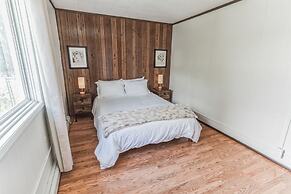 Parkstrip Place, Pet Friendly Downtown Home by RedAwning