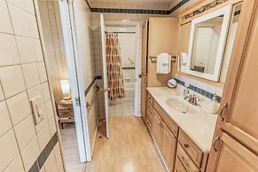 Parkstrip Place, Pet Friendly Downtown Home by RedAwning