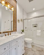 Bright Modern 4Bd 2Ba in the Heart of Wrigleyville by AllSet Turnover