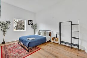 Bright Modern 4Bd 2Ba in the Heart of Wrigleyville by AllSet Turnover