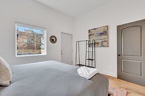 Bright Modern 4Bd 2Ba in the Heart of Wrigleyville by AllSet Turnover