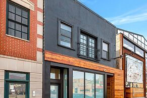 Bright Modern 4Bd 2Ba in the Heart of Wrigleyville by AllSet Turnover