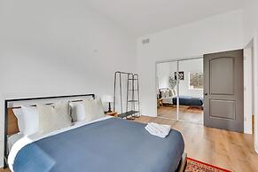 Bright Modern 4Bd 2Ba in the Heart of Wrigleyville by AllSet Turnover