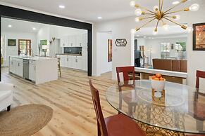 Urban Farmhouse With A Modernism Twist! 4 Bedroom Home by RedAwning