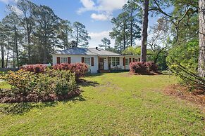 Urban Farmhouse With A Modernism Twist! 4 Bedroom Home by RedAwning