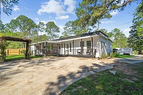 Urban Farmhouse With A Modernism Twist! 4 Bedroom Home by RedAwning