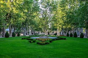 West Oasis With Terrace