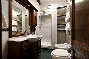 Vicolo dell'Aquila- Residenze Romanae