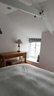 Cottages at the Lugger