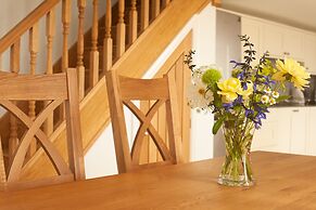 Cottages at the Lugger