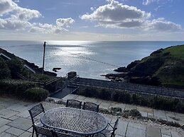 Cottages at the Lugger