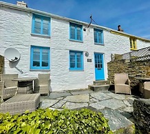 Cottages at the Lugger