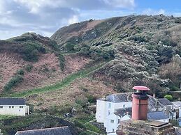 Cottages at the Lugger