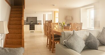 Cottages at the Lugger