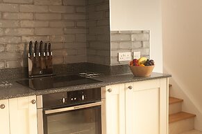 Cottages at the Lugger