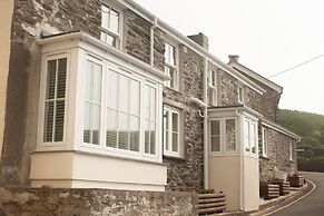 Cottages at the Lugger