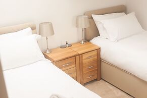 Cottages at the Lugger