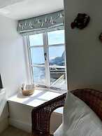 Cottages at the Lugger