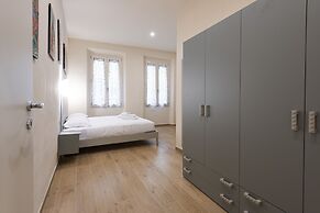 Mercato Contemporary Apartment by Mmega