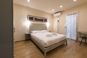 Mercato Contemporary Apartment by Mmega